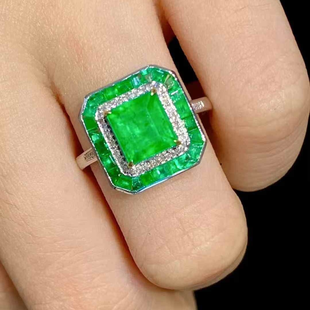 14k Gold 3 Ct Vivid Green Natural Emerald & Diamond Ring - 4