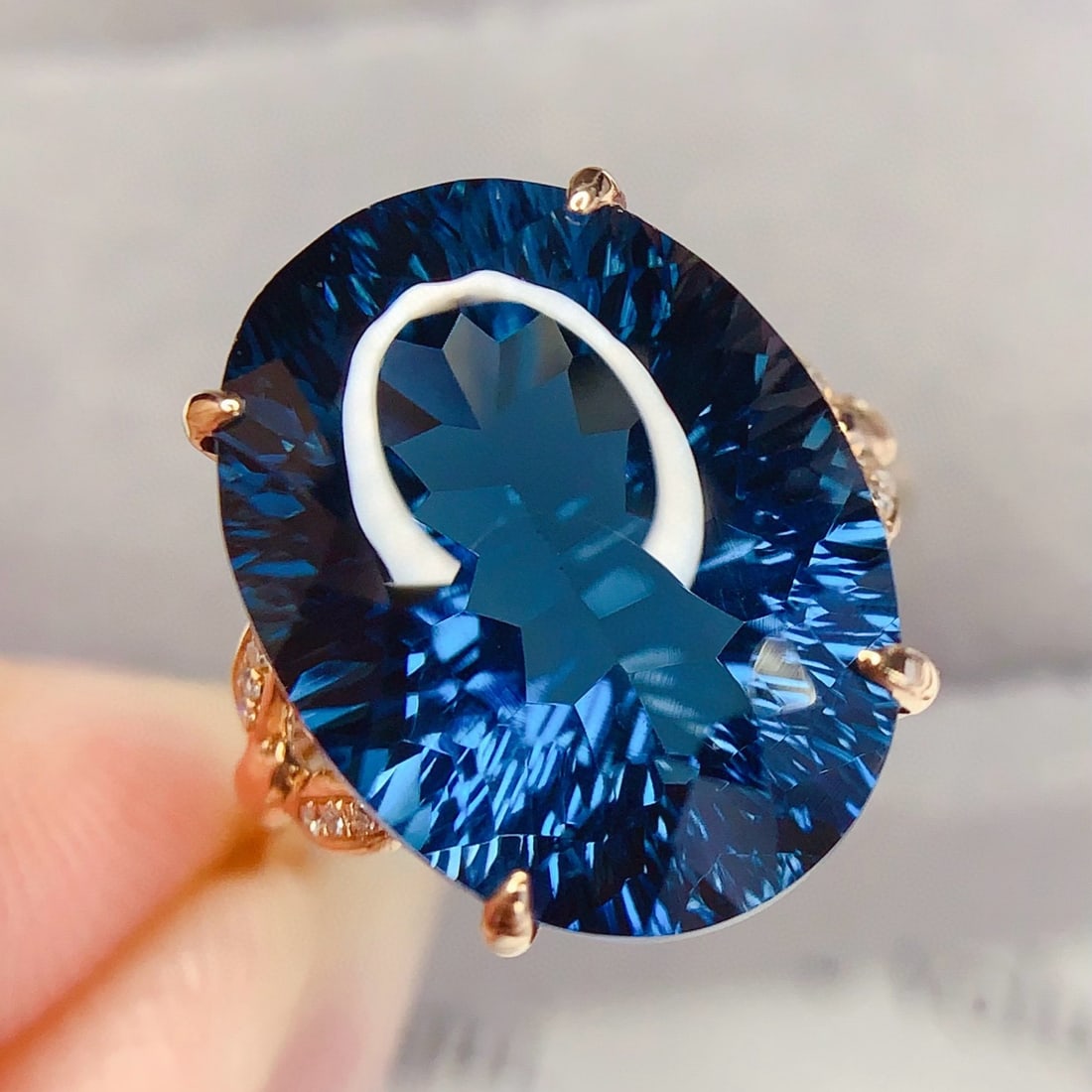 14k Gold 14 Ct Natural Topaz & Diamond Ring: Ref:231067160 // gold content:14k gold // ring size:7. 25us // // main gemstone:topaz // shape:oval // carat weight:14ct // color:blue // treatment:natural // // adjacent gemstone 2 : diamond //