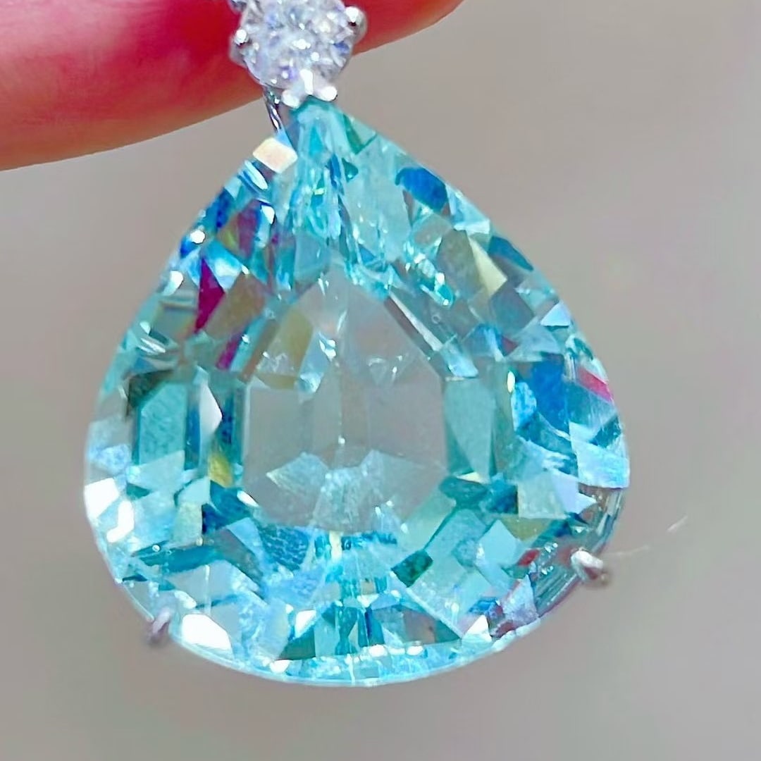 14k Gold 21.05 Ctw Natural Aquamarine & Diamond Pendant( Without Chain ): Ref:231067164 // gold content:14k gold // main gemstone:aquamarine // shape:pear // carat weight:20. 85ct // color:blue // treatment:natural // // adjacent gemstone 2 : diamond // shape:round // carat