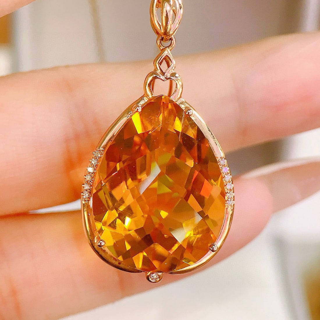 14k Gold 17.09 Ctw Natural Citrine & Diamond Pendant( Without Chain ): Ref:231067174 // gold content:14k gold // main gemstone:citrine // shape:pear // carat weight:17. 05ct // color:yellow // treatment:natural // // adjacent gemstone 2 : diamond // number of