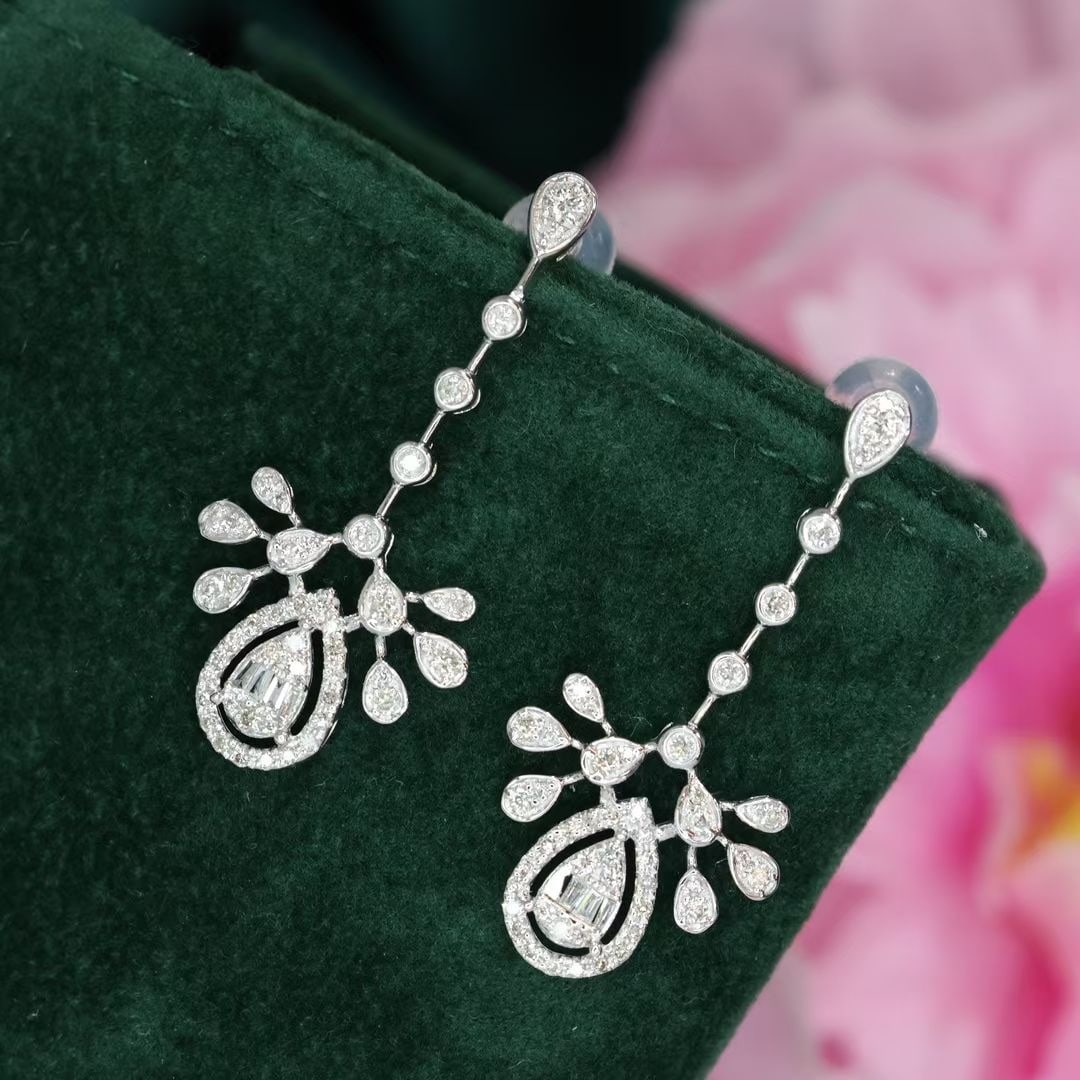 14k Gold 0.6 Ct Natural H Diamond Earrings: Ref:231067192 // gold content:14k gold // main gemstone:diamond // shape:multiple // carat weight:0. 6ct // clarity grade:vs-si // color:h // treatment:natural // Condition: NewLow Estimate: