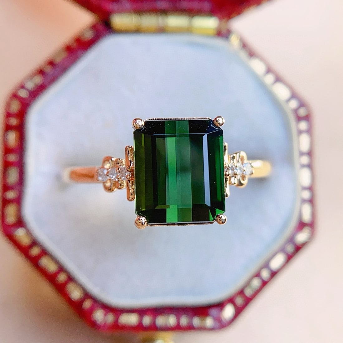 14k Gold 2.00 Ct Natural Tourmaline & Diamond Ring: Ref:231067213 // gold content:14k gold // ring size:7. 25us // // main gemstone:tourmaline // shape:octagonal // carat weight:2. 00ct // color:green // treatment:natural // // adjacent gemstone 2