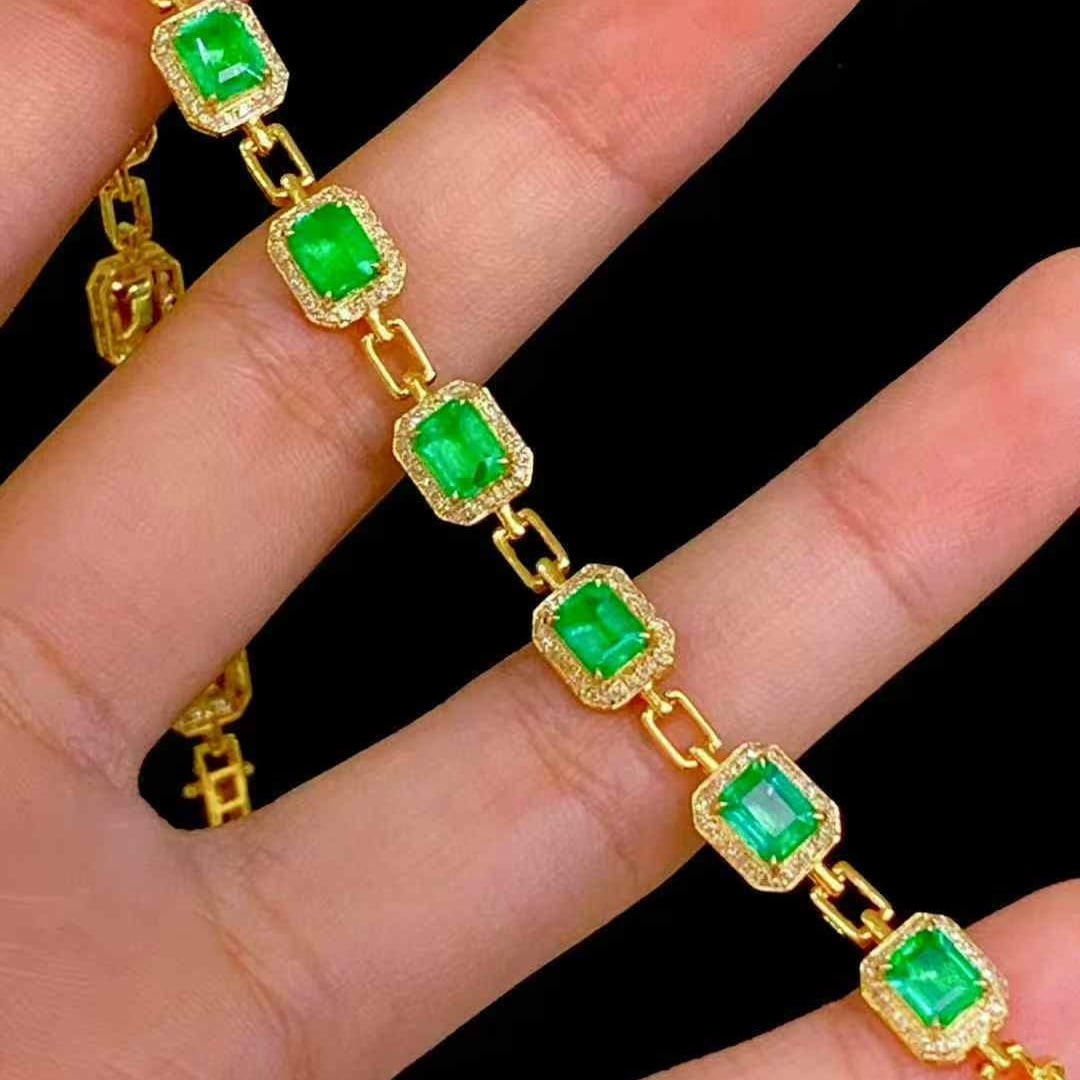 14k Gold 8.2 Ct Vivid Green Natural Emerald & Diamond Bracelet: Ref:231067226 // gold content:14k gold // main gemstone:emerald // shape:octagonal // carat weight:8. 2ct // color:vivid green // treatment:natural // // adjacent gemstone 2 : diamond // number of