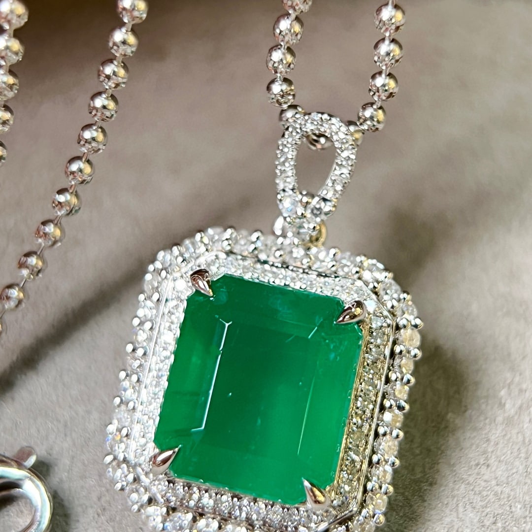 14k Gold 5.42 Ctw Vivid Green Natural Emerald & Diamond Pendant( Without Chain ): Ref:231067227 // gold content:14k gold // main gemstone:emerald // shape:octagonal // carat weight:4. 90ct // color:vivid green // treatment:natural // // adjacent gemstone 2 : diamond //