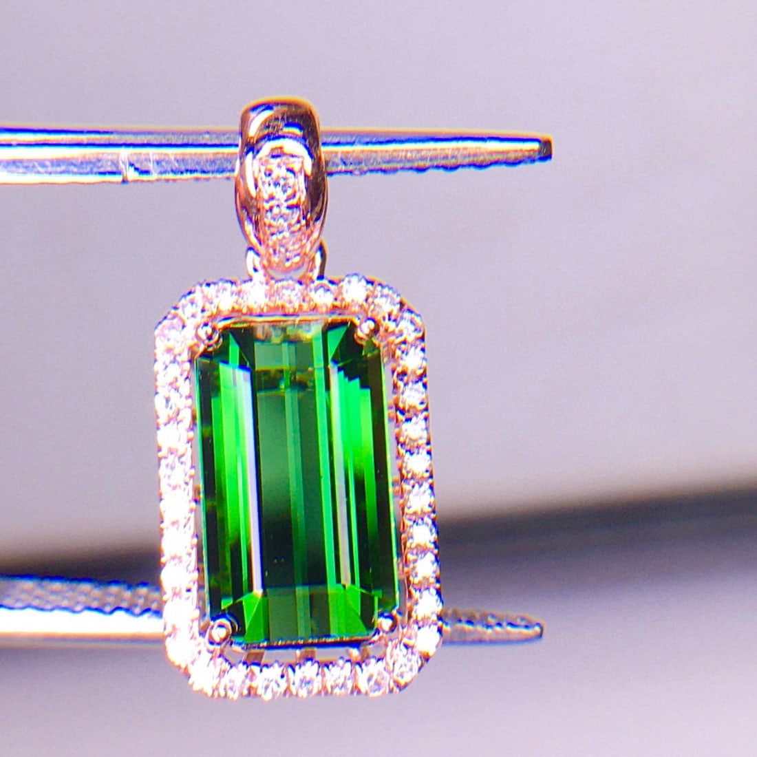 14k Gold 2.56 Ct Natural Tourmaline & Diamond Pendant( Without Chain ): Ref:231067251 // gold content:14k gold // main gemstone:tourmaline // shape:octagonal // carat weight:2. 56ct // color:green // treatment:natural // // adjacent gemstone 2 : diamond // shape:round