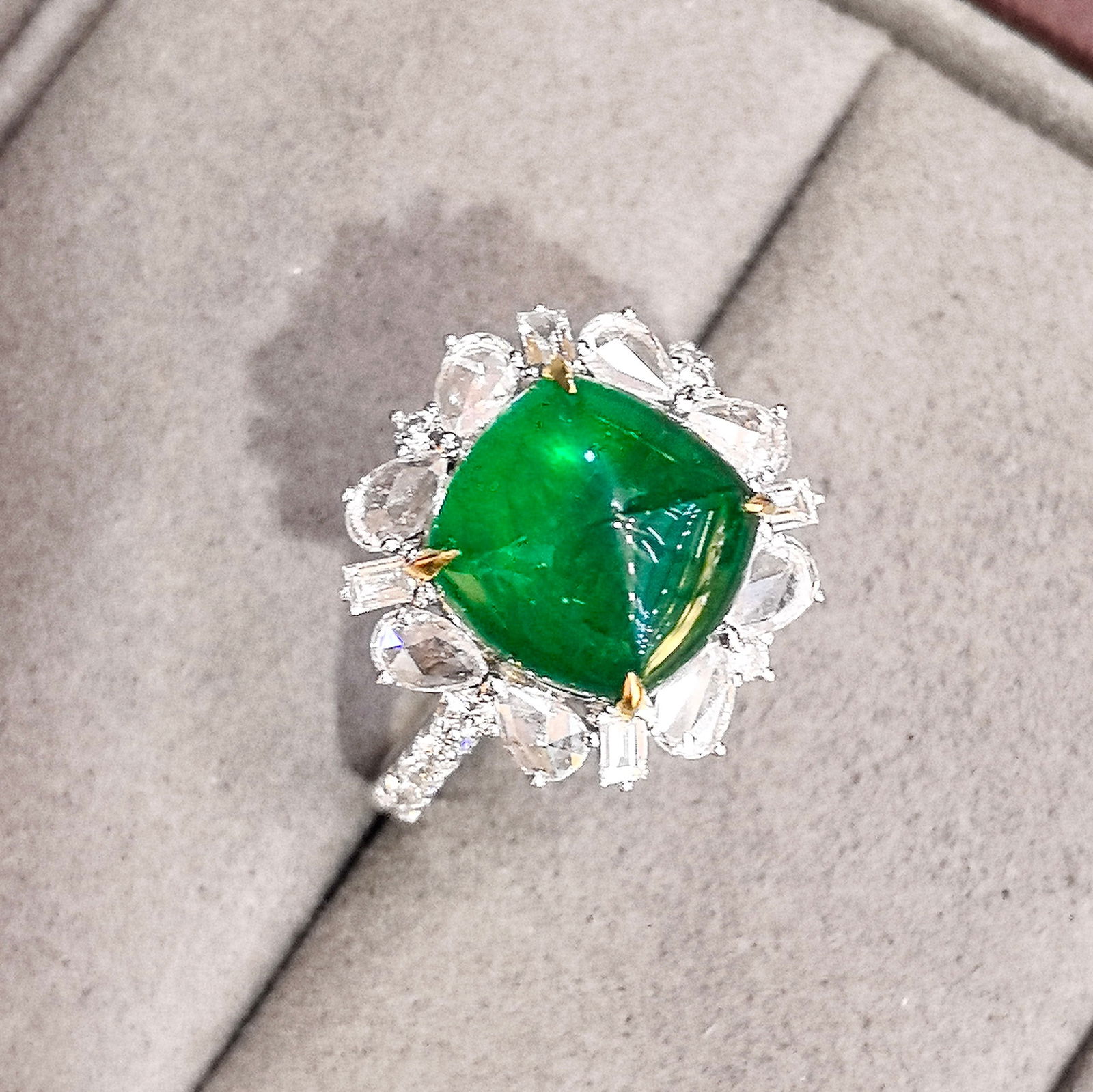 14k Gold 5.45 Ctw Vivid Green Natural Emerald & Diamond Ring - 5