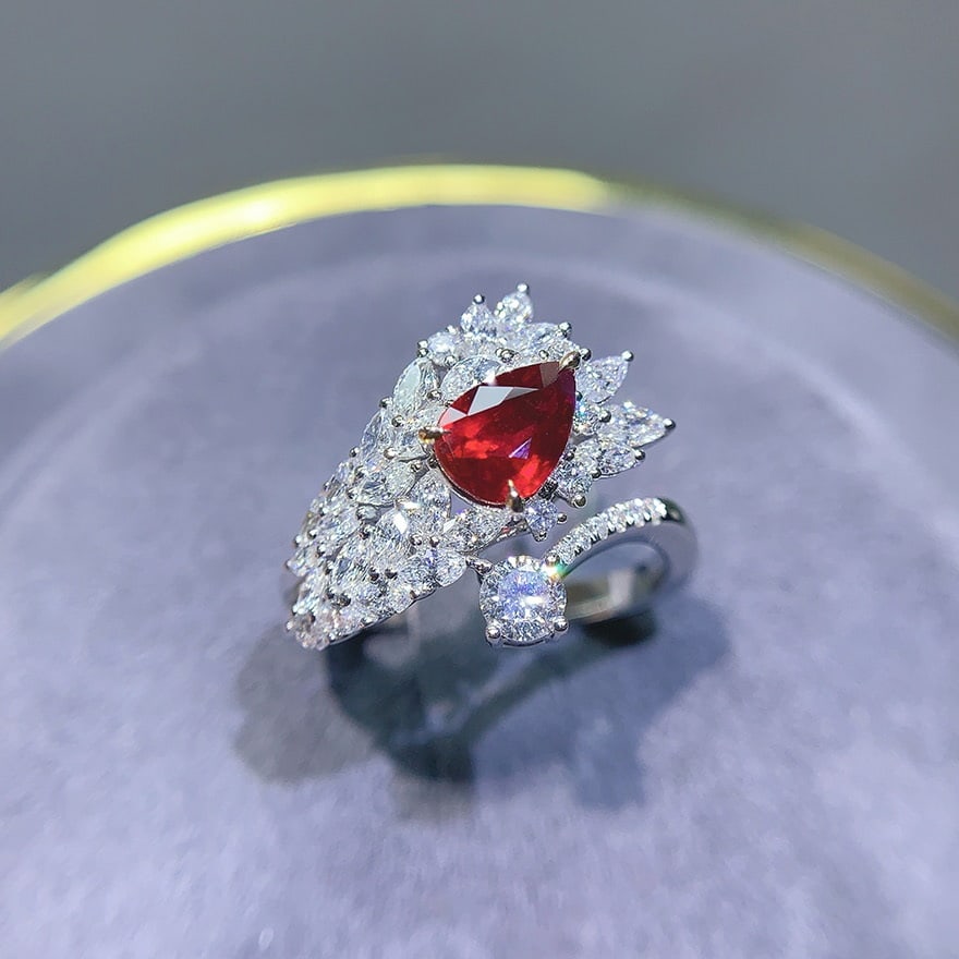 14k Gold 2.11 Ctw Natural Ruby & Diamond Ring: Ref:231068054 // gold content:14k gold // ring size:7. 25us // // main gemstone:ruby // shape:pear // carat weight:1. 03ct // color:pigeonblood red // treatment:natural // // adjacent gemstone 2 : dia