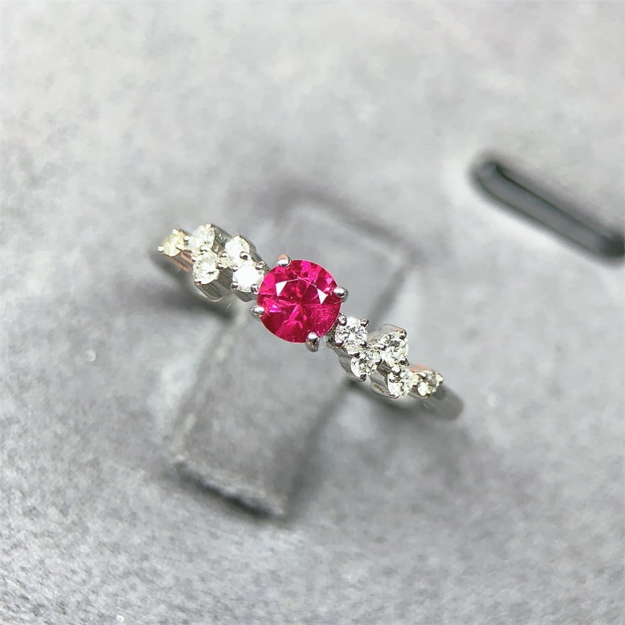 14k Gold 0.45 Ctw Natural Ruby & Diamond Ring: Ref:231068055 // gold content:14k gold // ring size:7. 25us // // main gemstone:ruby // shape:round // carat weight:0. 33ct // color:red // treatment:natural // cut grade:g // // adjacent gemstone 2 :