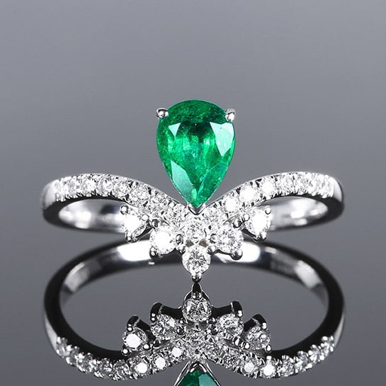 14k Gold 0.89 Ctw Vivid Green Natural Emerald & Diamond Ring: Ref:231068056 // gold content:14k gold // ring size:7. 25us // // main gemstone:emerald // shape:pear // carat weight:0. 63ct // color:vivid green // treatment:natural // // adjacent gemstone 2 :