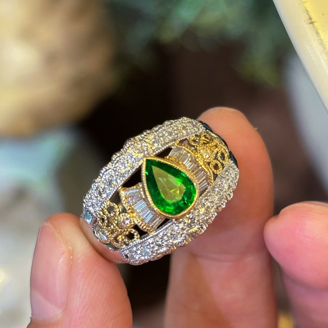 14k Gold 1.34 Ctw Vivid Green Natural Emerald & Diamond Ring: Ref:231068066 // gold content:14k gold // ring size:7. 25us // // main gemstone:emerald // shape:pear // carat weight:0. 66ct // color:vivid green // treatment:natural // // adjacent gemstone 2 :