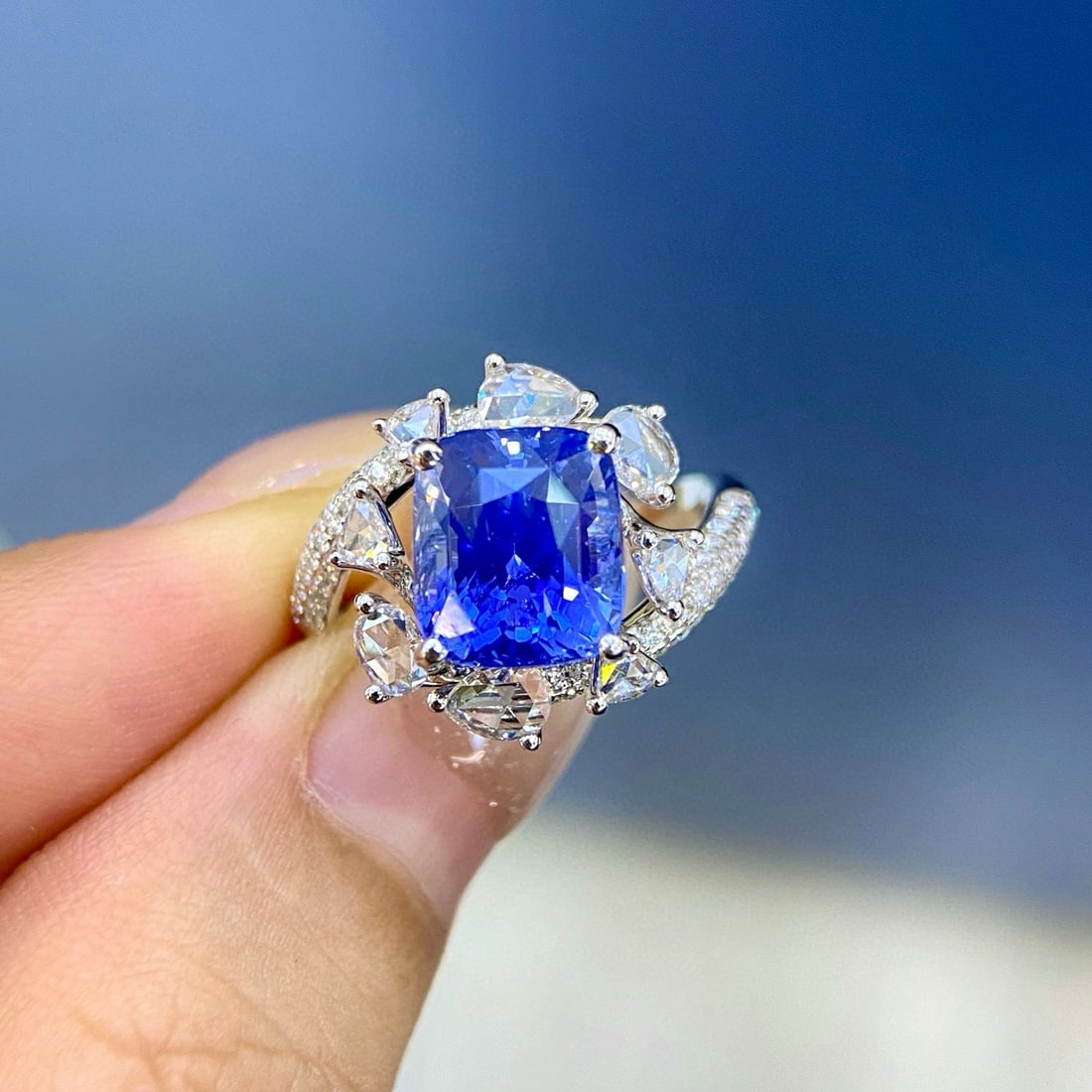 14k Gold 4.73 Ctw Natural Sapphire & Diamond Ring: Ref:231068101 // gold content:14k gold // ring size:7. 25us // // main gemstone:sapphire // shape:cushion // carat weight:4. 06ct // color:cornflower blue // treatment:natural // // adjacent