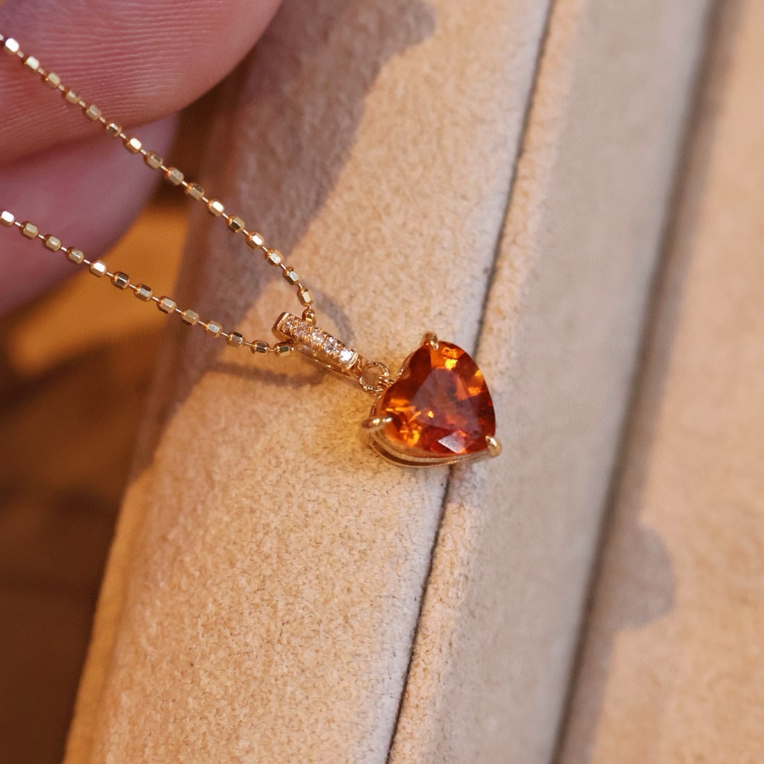 14k Gold 0.9 Ct Natural Spessartine & Diamond Pendant( Without Chain ): Ref:231068133 // gold content:14k gold // main gemstone:spessartine // shape:heart // carat weight:0. 9ct // color:orange // treatment:natural // // adjacent gemstone 2 : diamond // shape:round //