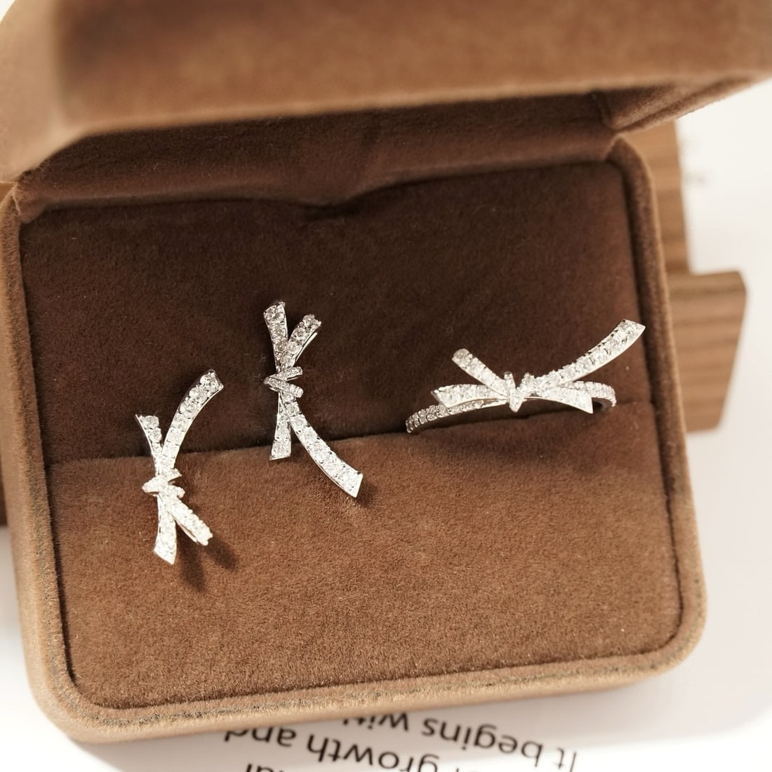 14k Gold 1.23 Ct Natural H Diamond Jewelry Set: Ref:231068160 // gold content:14k gold // ring size:7. 25us // // necklace // main gemstone:diamond // shape:round // carat weight:0. 33ct // clarity grade:vs-si // color:h // treatment:natural //