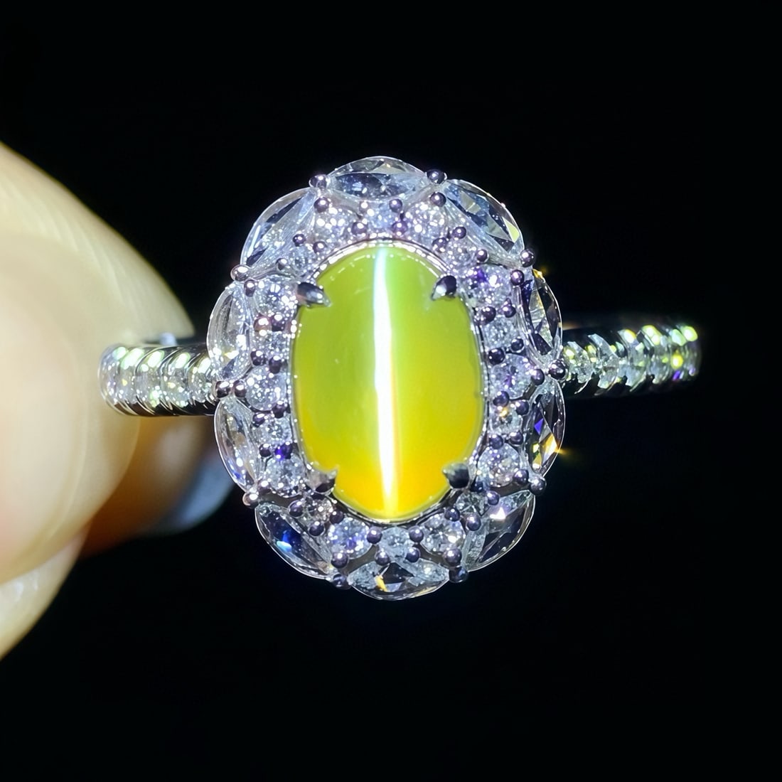 14k Gold 2.91 Ctw Natural Cat's?Eye Chrysoberyl & Diamond Ring: Ref:231068165 // gold content:14k gold // ring size:7. 25us // // main gemstone:cat's? Eye chrysoberyl // shape:oval // carat weight:2. 46ct // color:greenish yellow // treatment:natural // //