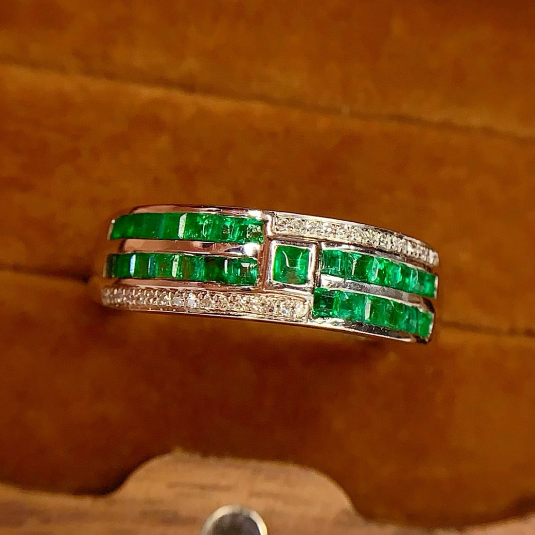 14k Gold 1 Ct Vivid Green Natural Emerald & Diamond Ring: Ref:231068166 // gold content:14k gold // ring size:7. 25us // // main gemstone:emerald // shape:square // carat weight:1ct // color:vivid green // treatment:natural // // adjacent gemstone 2 :