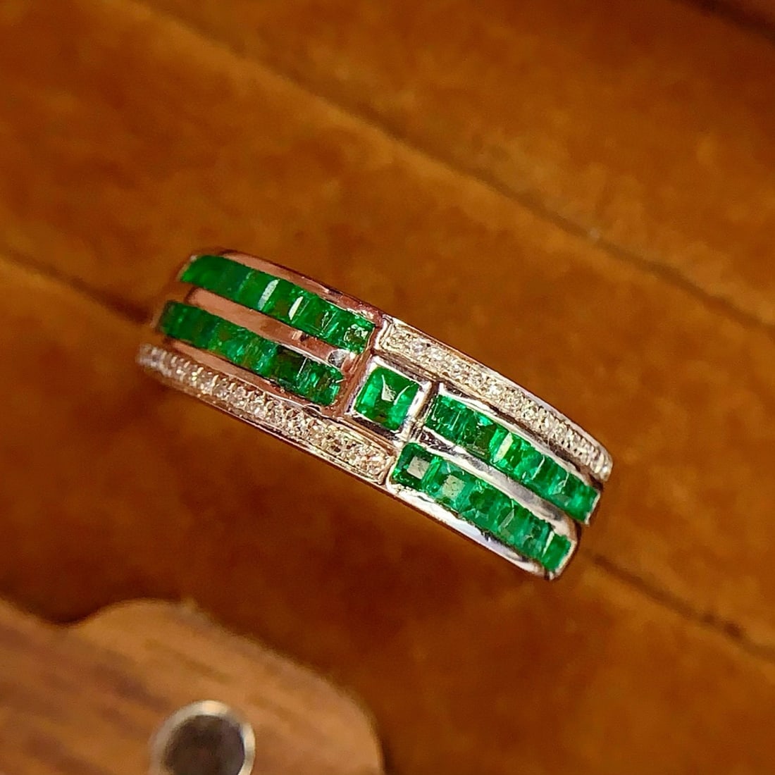 14k Gold 1 Ct Vivid Green Natural Emerald & Diamond Ring - 2