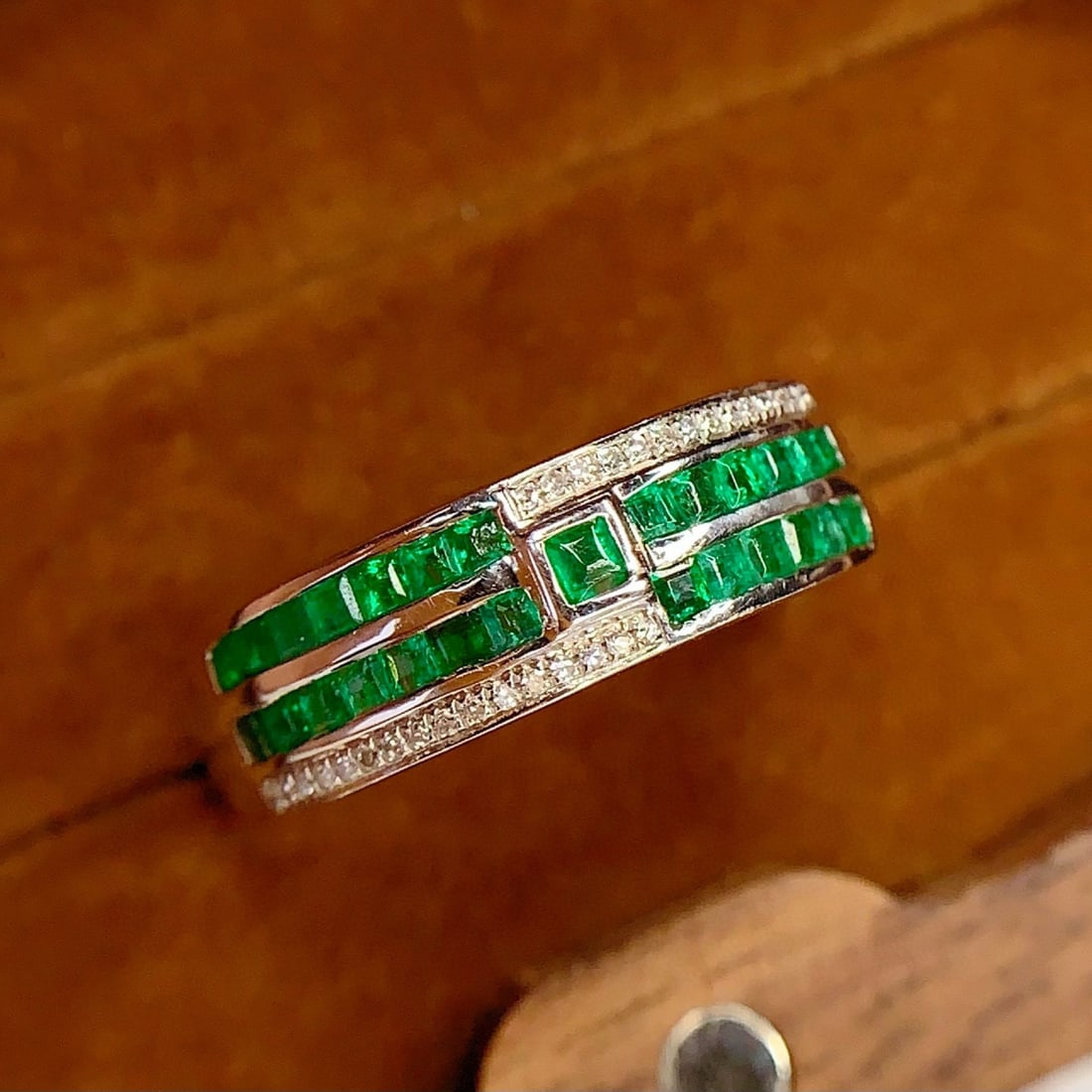 14k Gold 1 Ct Vivid Green Natural Emerald & Diamond Ring - 4