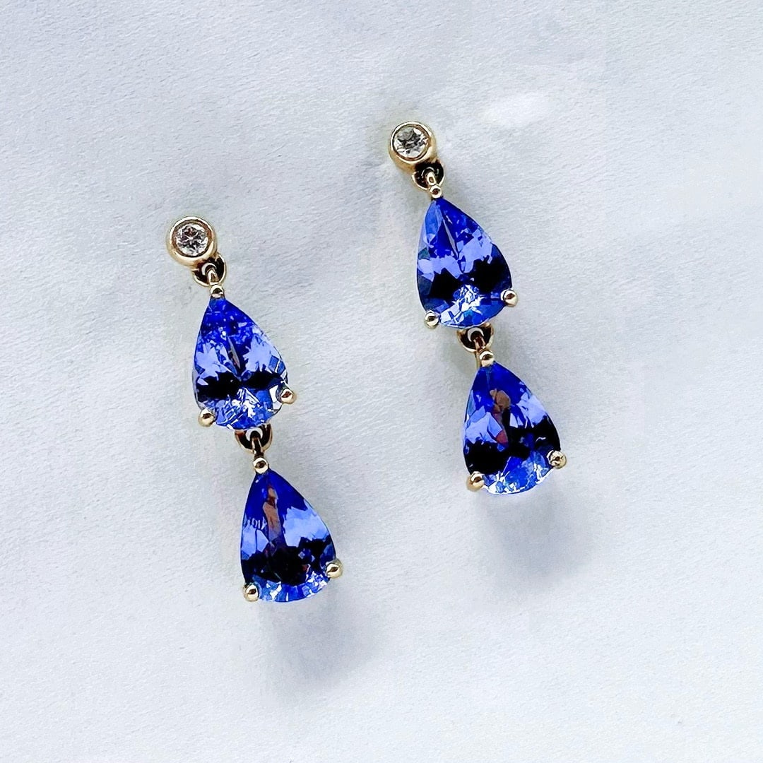 14k Gold 2 Ct Natural Tanzanite & Diamond Earrings: Ref:231068172 // gold content:14k gold // main gemstone:tanzanite // shape:pear // carat weight:2ct // color:blue // treatment:natural // // adjacent gemstone 2 : diamond // number of stones:2 //