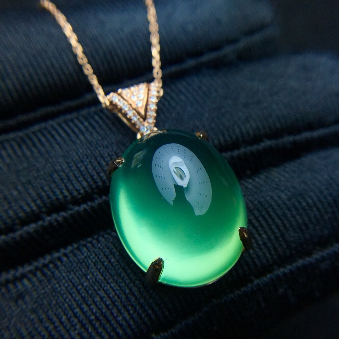 14k Gold 15.0 Ct Natural Prehnite & Diamond Pendant( Without Chain ): Ref:231068173 // gold content:14k gold // main gemstone:prehnite // shape:oval // carat weight:15. 0ct // color:green // treatment:natural // // adjacent gemstone 2 : diamond // shape:round //