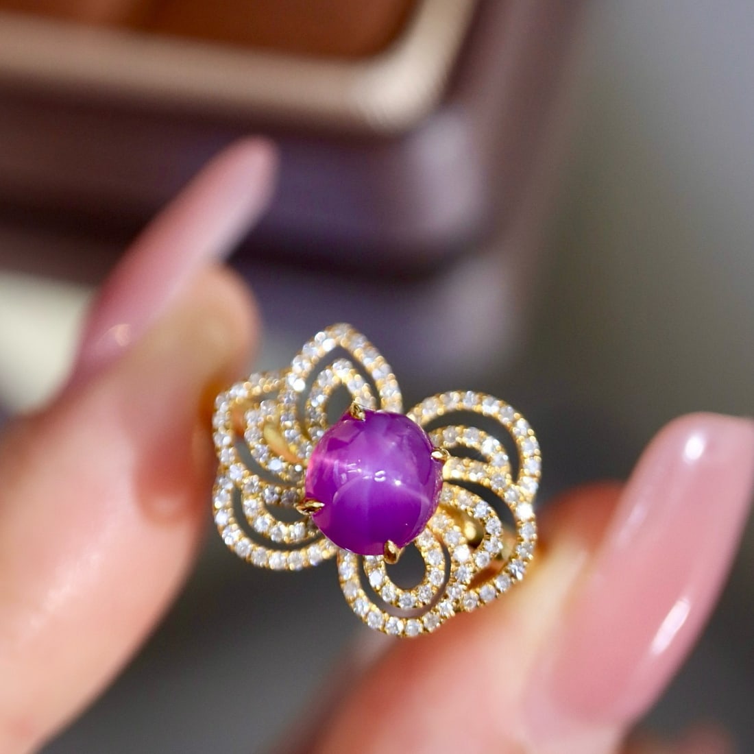 14k Gold 2.36 Ctw Natural Star Sapphire & Diamond Ring: Ref:231068181 // gold content:14k gold // ring size:7. 25us // // main gemstone:star sapphire // shape:oval // carat weight:2. 04ct // color:purple // treatment:natural // // adjacent gemstone 2 :