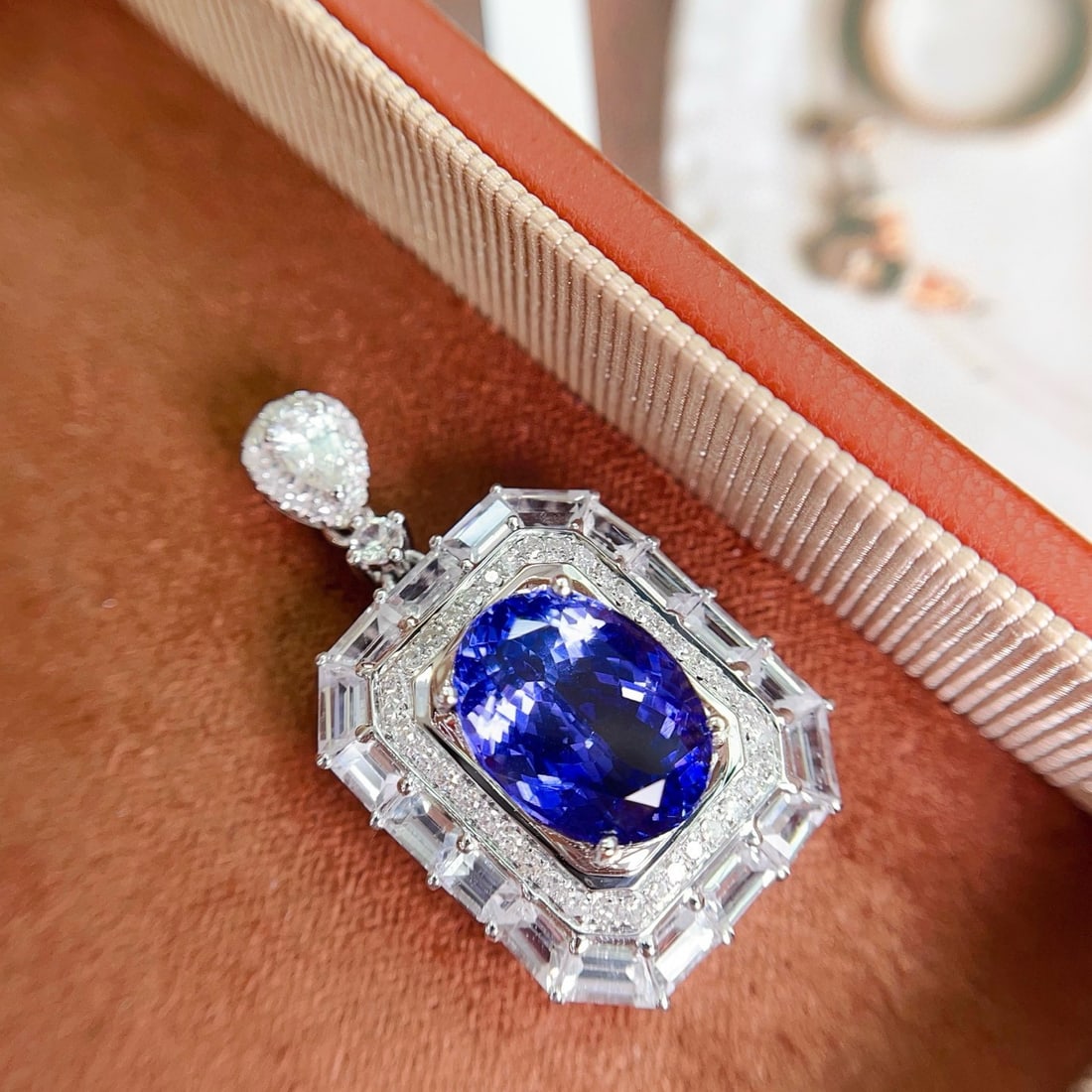 14k Gold 5.05 Ct Natural Tanzanite & Diamond & Sapphire Pendant( Without Chain ) - 2