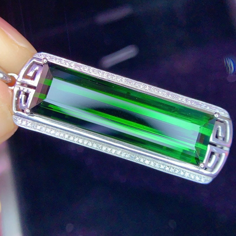 14k Gold 15.5 Ct Natural Tourmaline & Diamond Pendant( Without Chain ): Ref:231068205 // gold content:14k gold // main gemstone:tourmaline // shape:rectangle // carat weight:15. 5ct // color:green // treatment:natural // // adjacent gemstone 2 : diamond // shape:round //