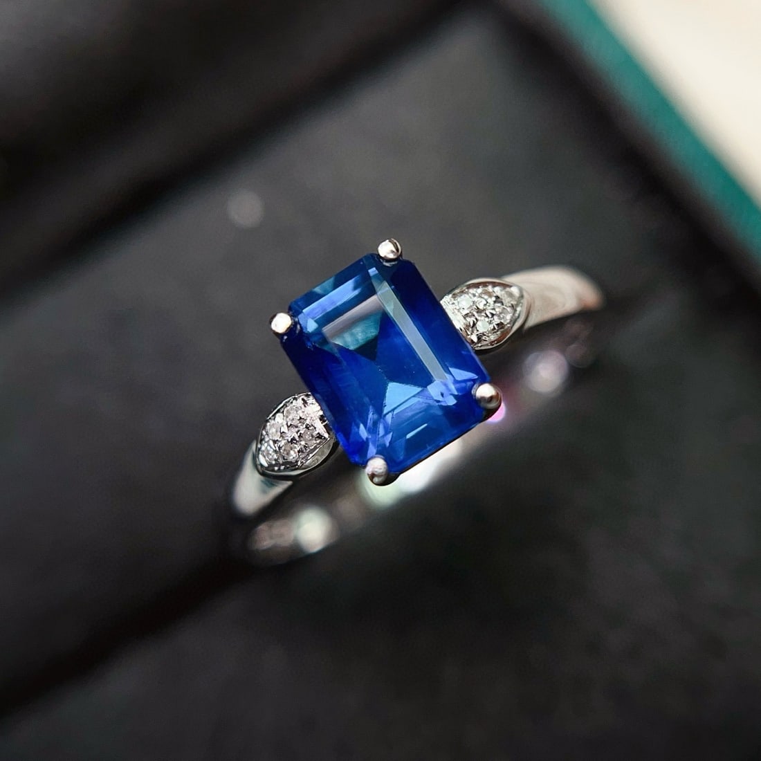 14k Gold 1.45 Ct Natural Sapphire & Diamond Ring: Ref:231068209 // gold content:14k gold // ring size:7. 25us // // main gemstone:sapphire // shape:octagonal // carat weight:1. 45ct // color:blue // treatment:natural // // adjacent gemstone 2 :