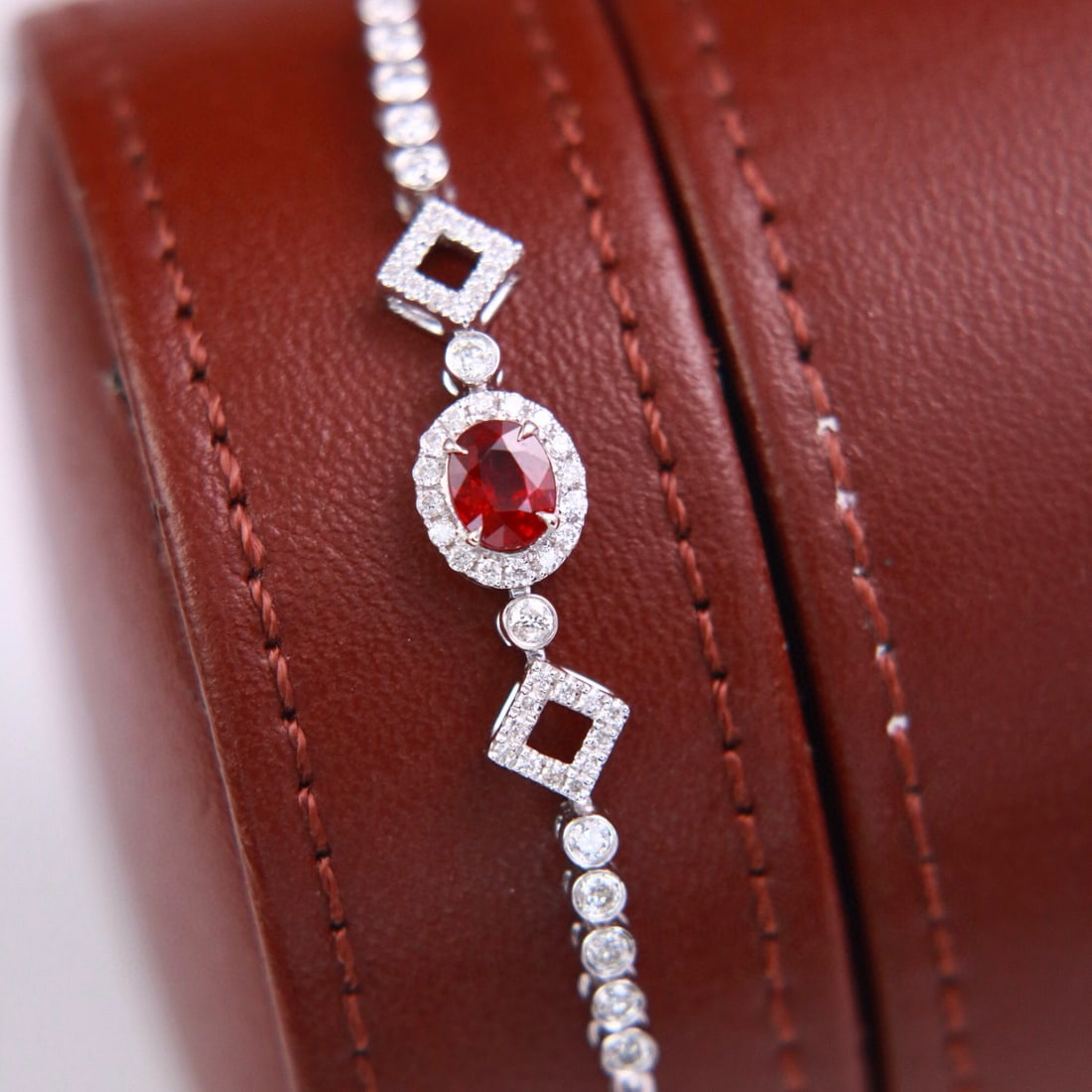 14k Gold 0.80 Ctw Natural Ruby & Diamond Bracelet: Ref:231068218 // gold content:14k gold // main gemstone:ruby // shape:oval // carat weight:0. 45ct // color:pigeonblood red // treatment:natural // // adjacent gemstone 2 : diamond // shape:round