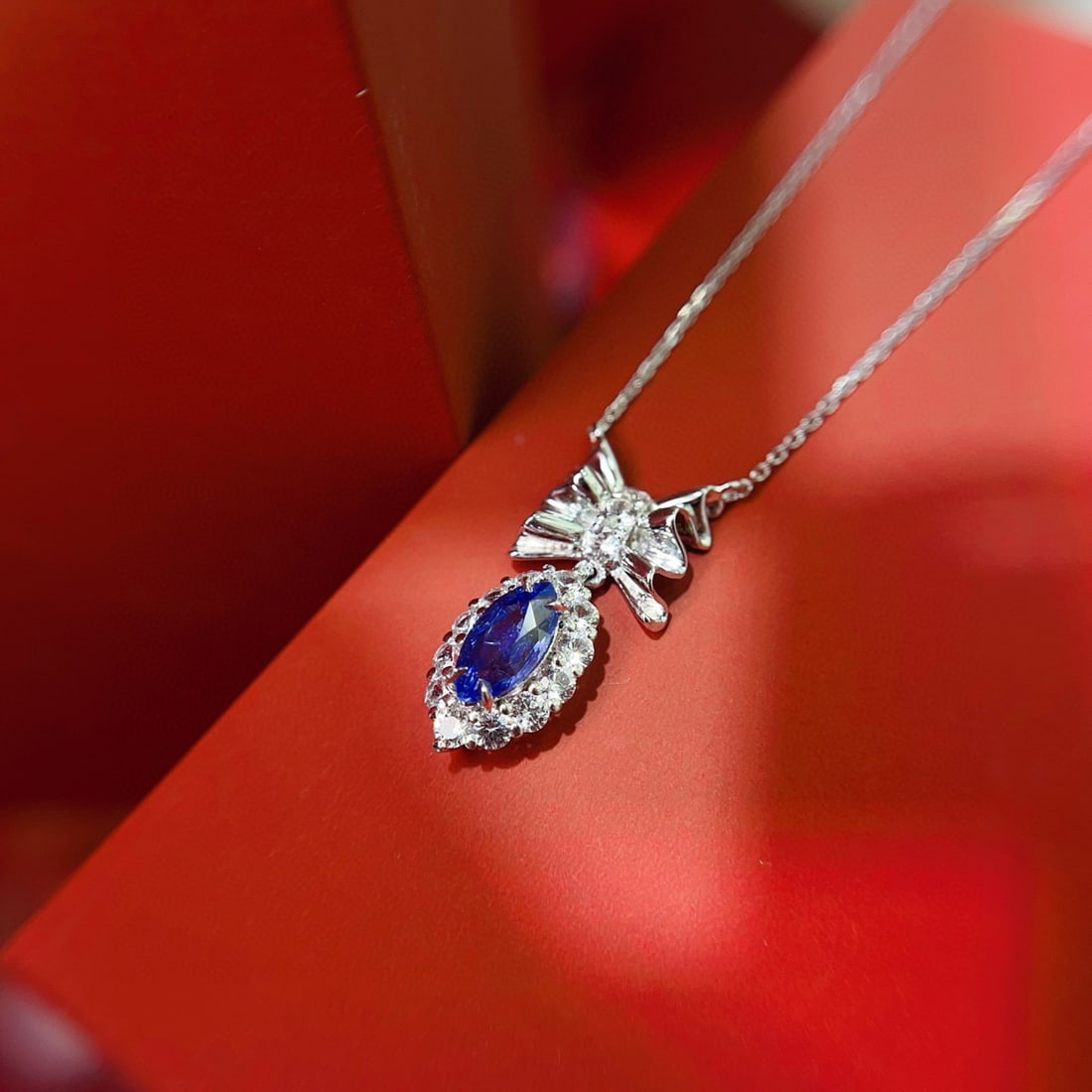 14k Gold 1.00 Ct Natural Sapphire & Diamond Necklace: Ref:231068228 // gold content:14k gold // main gemstone:sapphire // shape:marquise // carat weight:1. 00ct // color:blue // treatment:natural // // adjacent gemstone 2 : diamond // number of