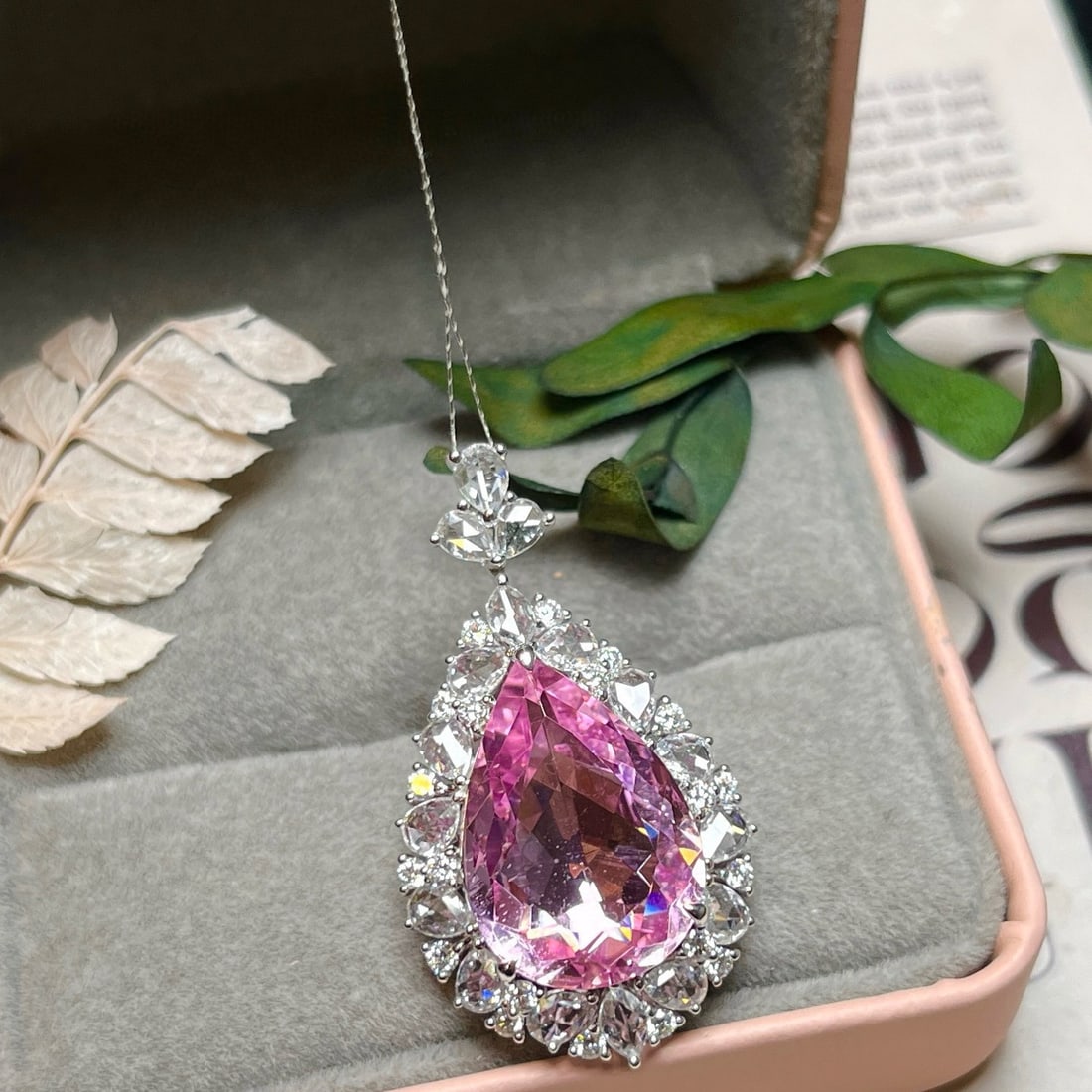 14k Gold 9.96 Ctw Natural Morganite & Diamond Pendant( Without Chain ): Ref:231068229 // gold content:14k gold // main gemstone:morganite // shape:pear // carat weight:8. 55ct // color:pink // treatment:natural // // adjacent gemstone 2 : diamond // shape:multiply // cara
