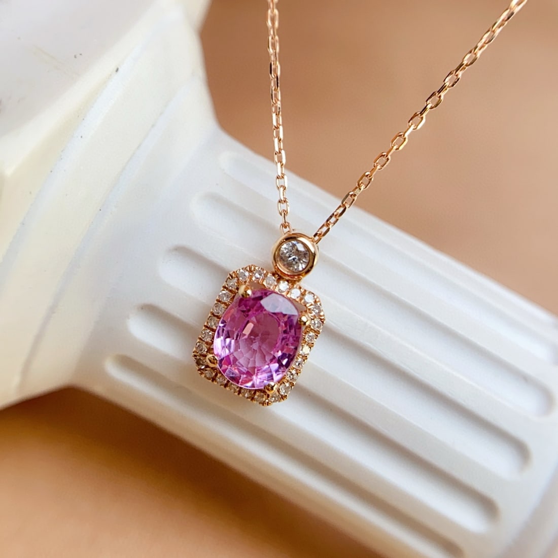 14k Gold 0.80 Ct Natural Padparadscha Sapphire & Diamond Pendant( Without Chain ): Ref:231068324 // gold content:14k gold // main gemstone:padparadscha sapphire // shape:oval // carat weight:0. 80ct // color:orangish pink // treatment:natural // // adjacent gemstone 2 : diamond