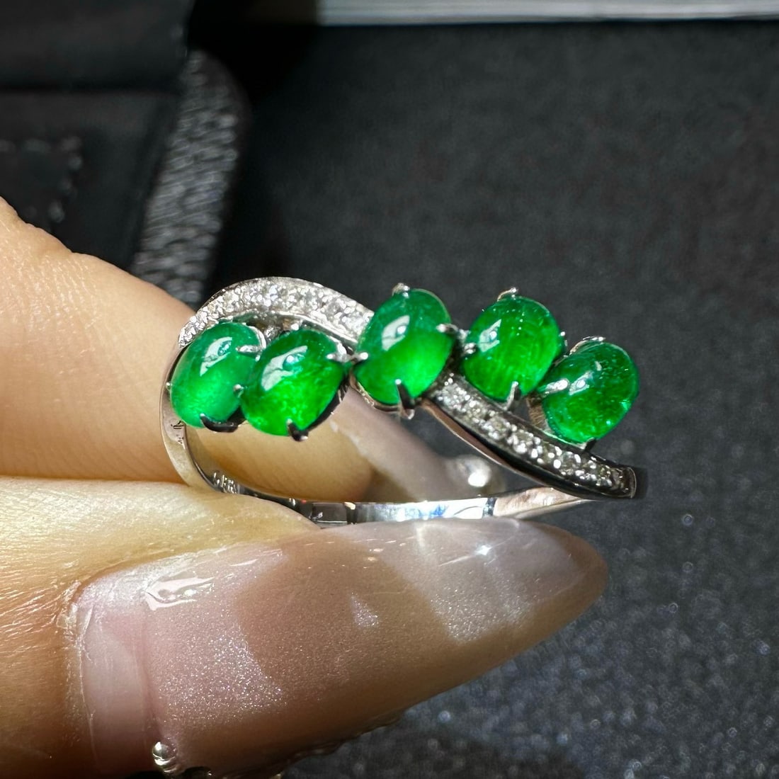 14k Gold 2 Ct Vivid Green Natural Emerald & Diamond Ring: Ref:231068327 // gold content:14k gold // ring size:7. 25us // // main gemstone:emerald // shape:oval // carat weight:2ct // color:vivid green // treatment:natural // // adjacent gemstone 2 :