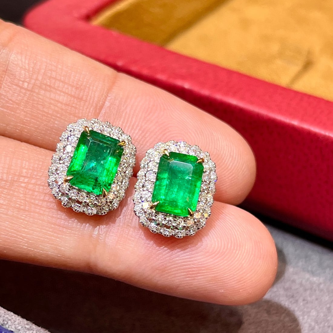 14k Gold 3.41 Ctw Vivid Green Natural Emerald & Diamond Earrings: Ref:231068340 // gold content:14k gold // main gemstone:emerald // shape:octagonal // carat weight:2. 84ct // color:vivid green // treatment:natural // // adjacent gemstone 2 : diamond // number of st