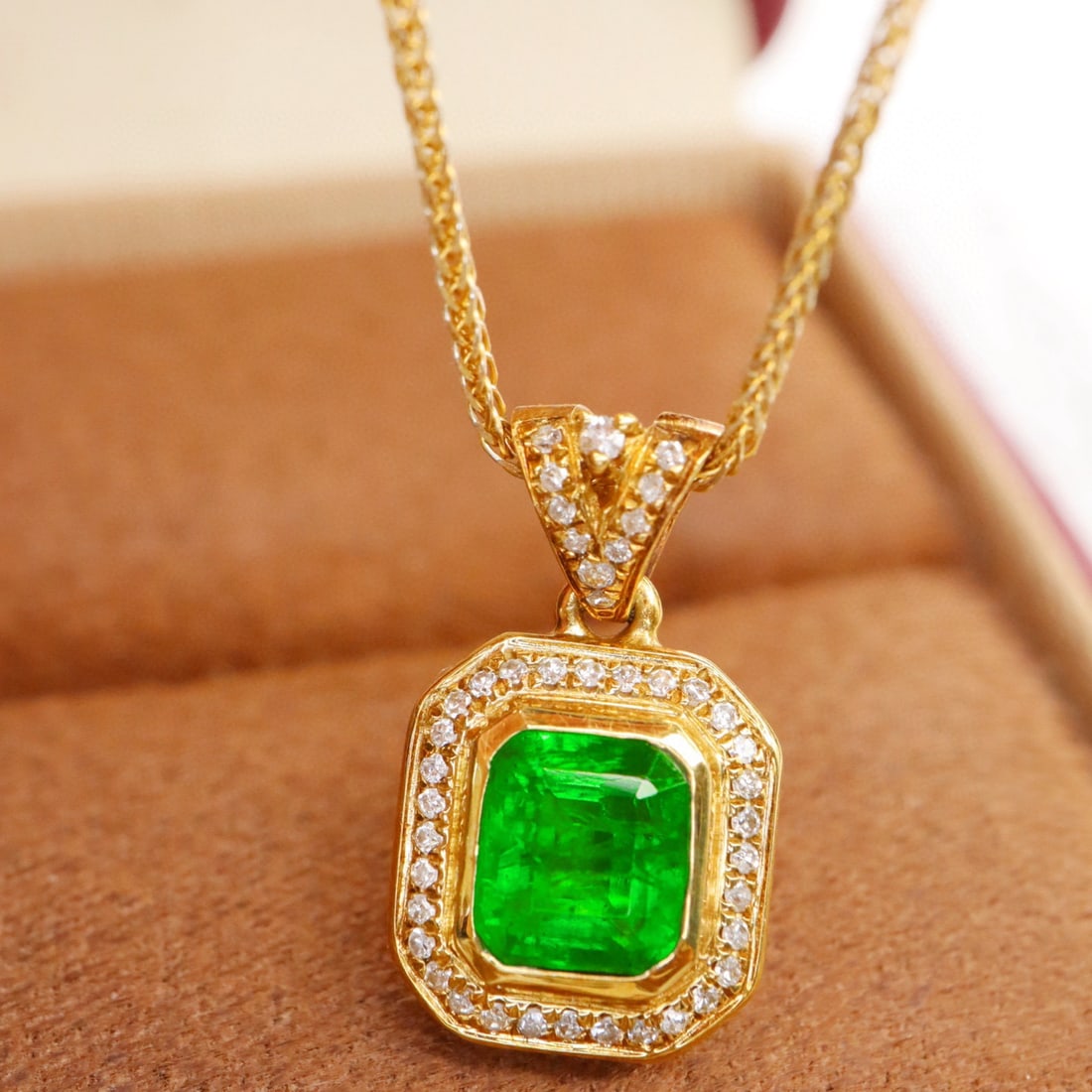 14k Gold 1.04 Ctw Vivid Green Natural Emerald & Diamond Pendant( Without Chain ) - 3