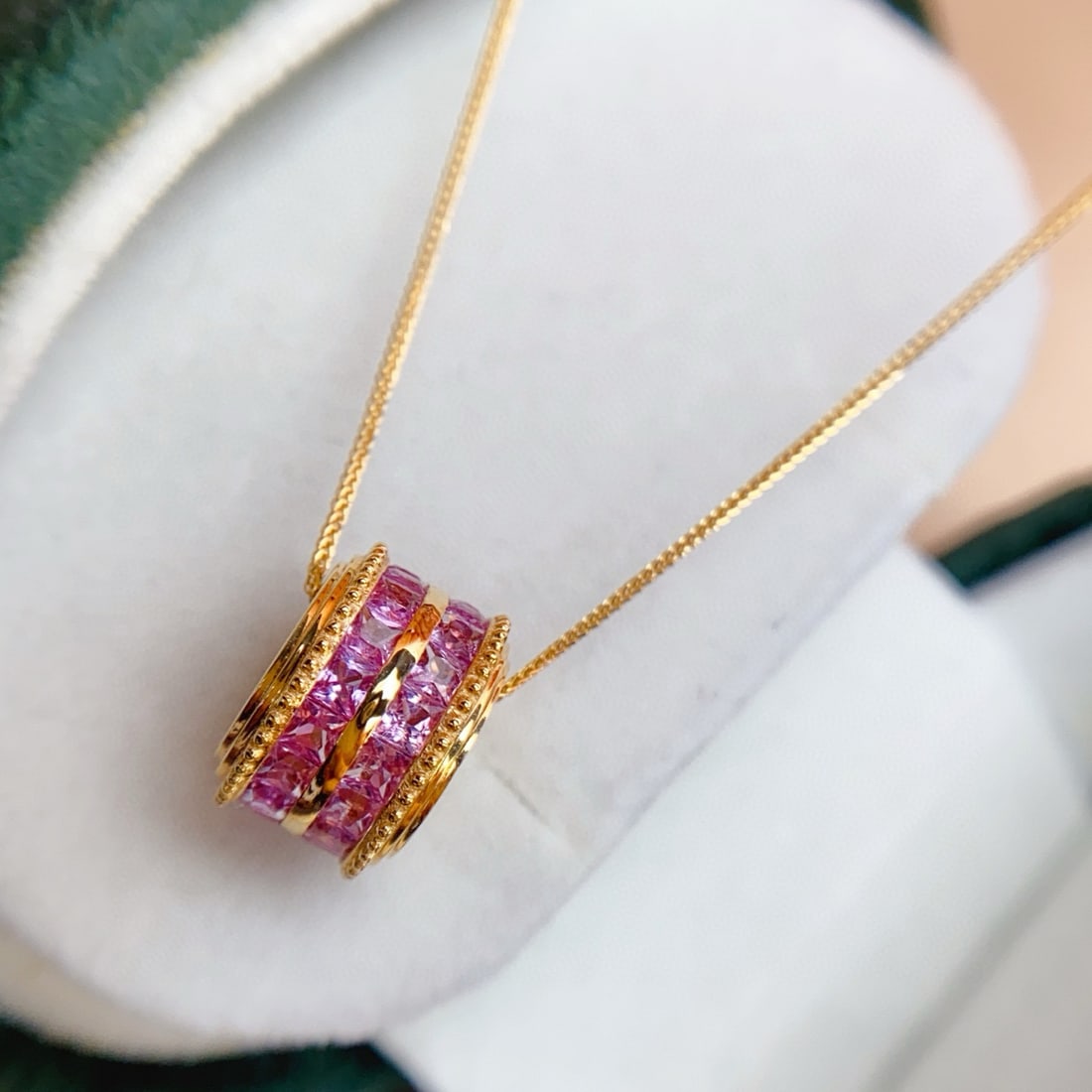 14k Gold 2.80 Ct Natural Sapphire Necklace: Ref:231068394 // gold content:14k gold // main gemstone:sapphire // shape:princess // carat weight:2. 80ct // color:pink // treatment:natural // Condition: New Low Estimate: 4000.00 High Estimate: 59