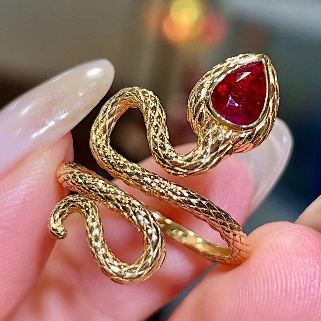 14k Gold 0.7 Ct Vivid Red Natural Ruby Ring - 3