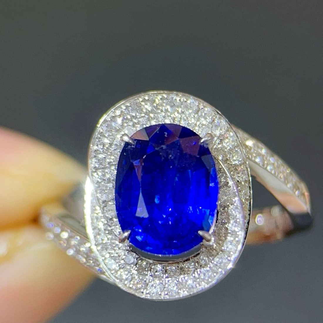 14k Gold 3.00 Ctw Vivid Blue Natural Sapphire & Diamond Ring: Ref:231068404 // gold content:14k gold // ring size:7. 25us // // main gemstone:sapphire // shape:oval // carat weight:2. 32ct // color:vivid blue // treatment:natural // // adjacent gemstone 2 :