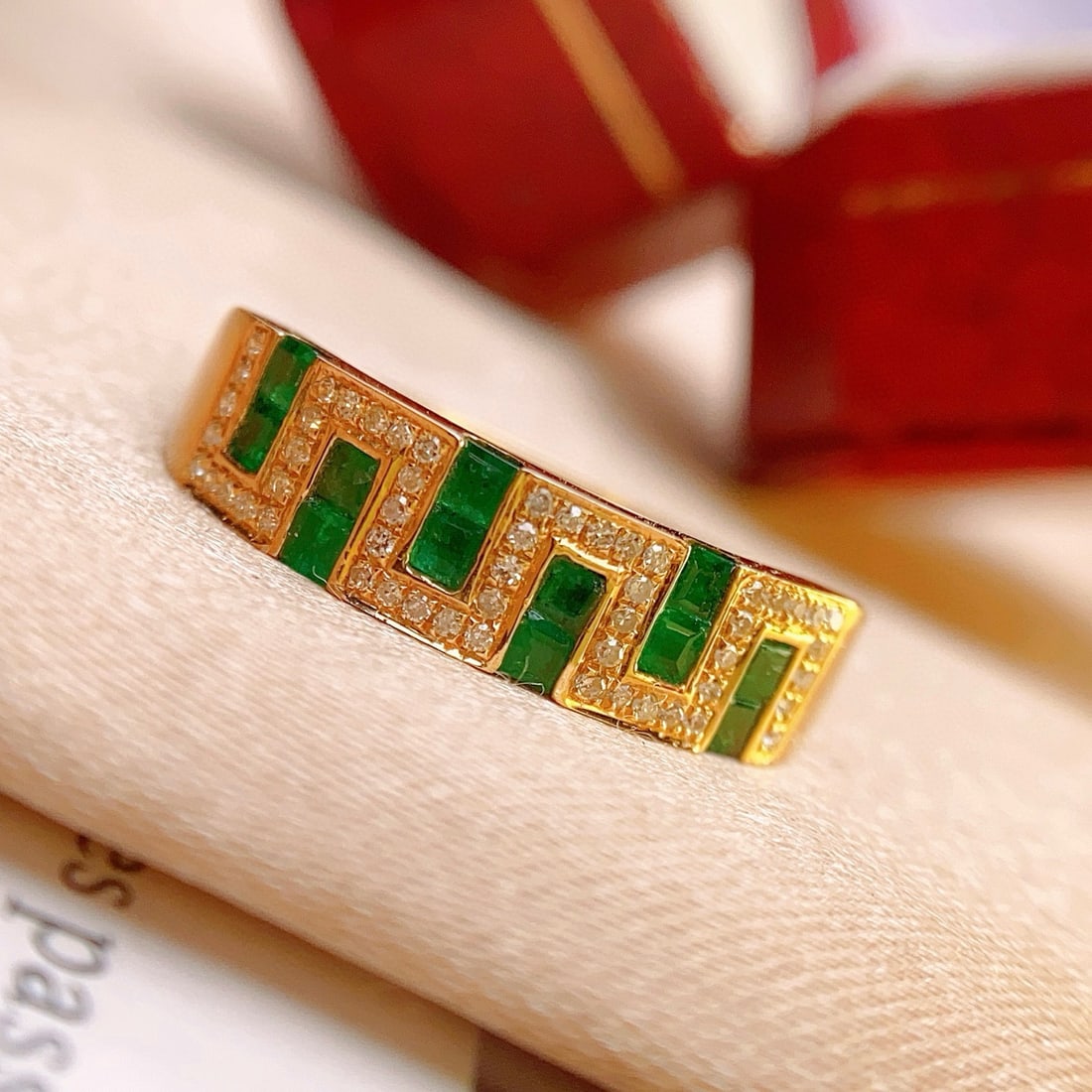 14k Gold 0.80 Ct Vivid Green Natural Emerald & Diamond Ring - 4