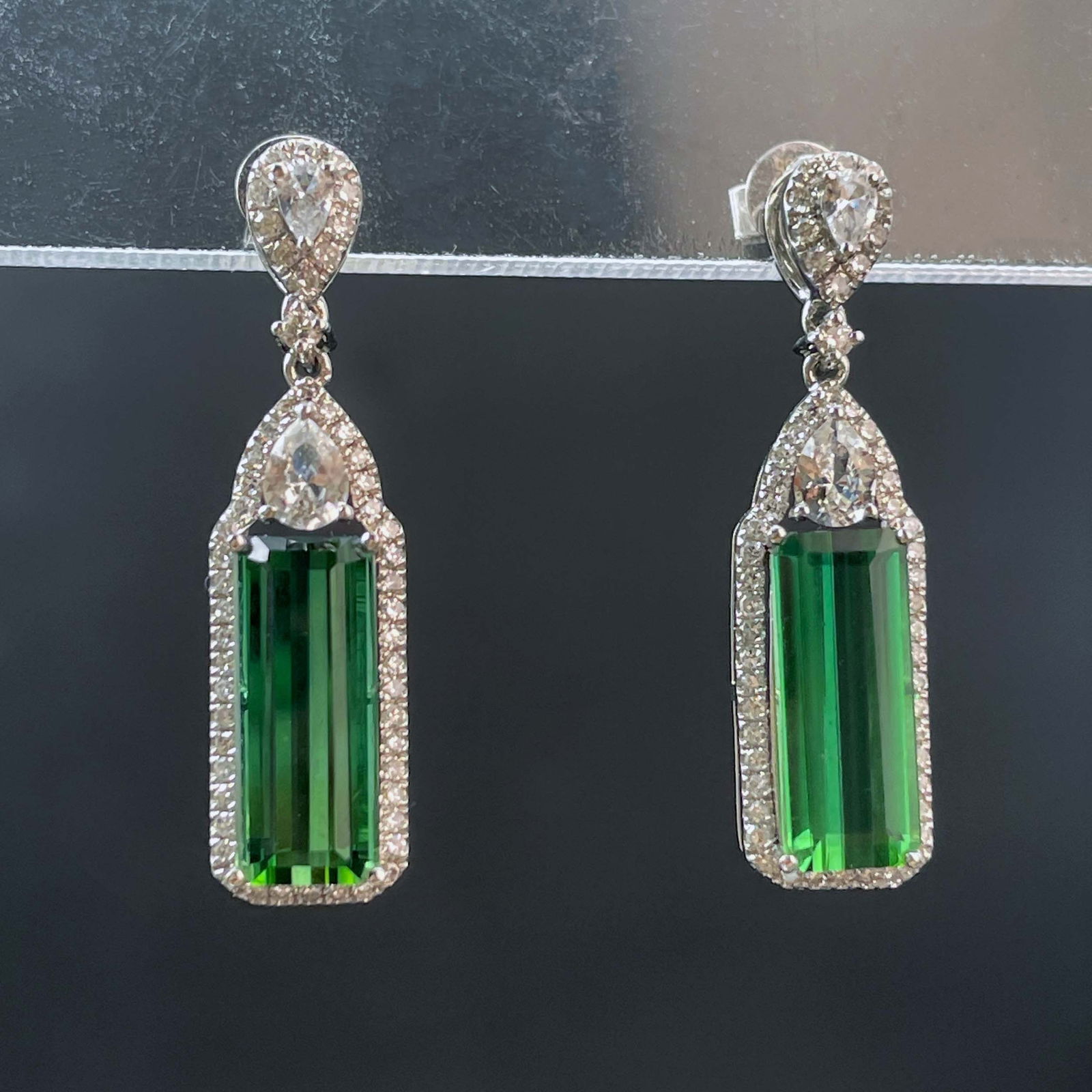 14k Gold 2.53 Ct Natural Tourmaline & Diamond & Sapphire Earrings: Ref:230969031 // gold content:14k gold // main gemstone:tourmaline // shape:octagonal // carat weight:2. 53ct // color:green // treatment:natural // // adjacent gemstone 2 : diamond // shape:round