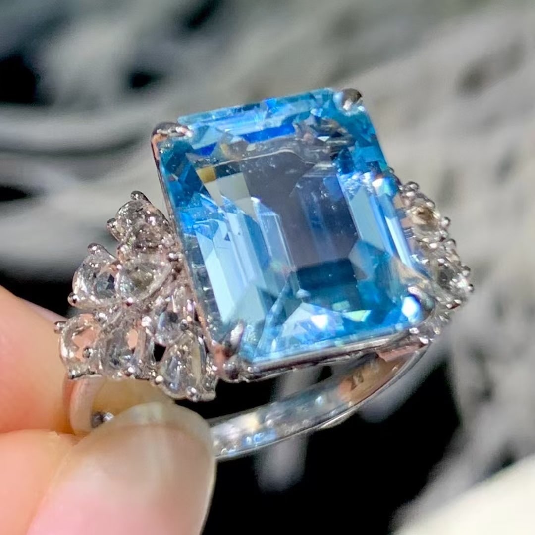 14k Gold 4.8 Ct Natural Aquamarine & Sapphire Ring: Ref:230969035 // gold content:14k gold // ring size:7. 25us // // main gemstone:aquamarine // shape:octagonal // carat weight:4. 8ct // color:santa maria color // treatment:natural // // adjacent