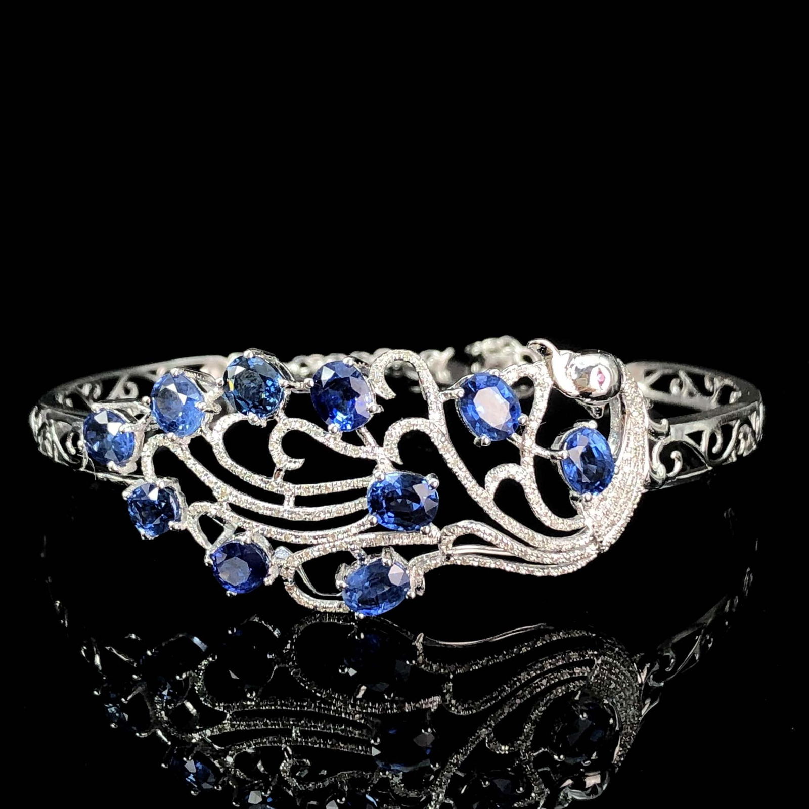 14k Gold 5.11 Ct Natural Sapphire & Diamond Bangle: Ref:230969044 // gold content:14k gold // main gemstone:sapphire // shape:oval // carat weight:5. 11ct // color:blue // treatment:natural // // adjacent gemstone 2 : diamond // number of stones:154