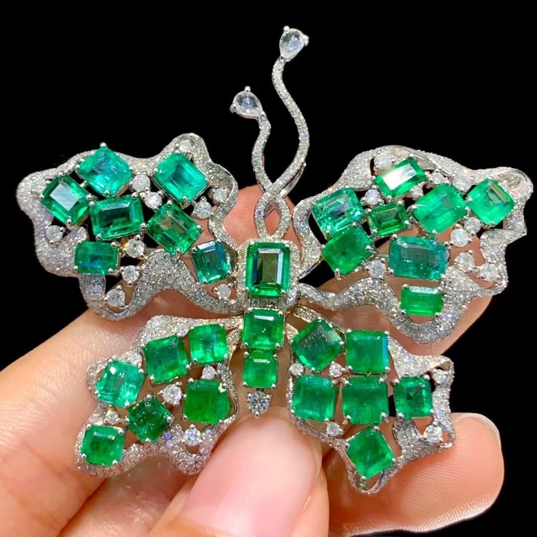 14k Gold 10.5 Ct Vivid Green Natural Emerald & Diamond Brooch/pendant( Without Chain ): Ref:230969045 // gold content:14k gold // main gemstone:emerald // shape:octagonal // carat weight:10. 5ct // color:vivid green // treatment:natural // // adjacent gemstone 2 : diamond //