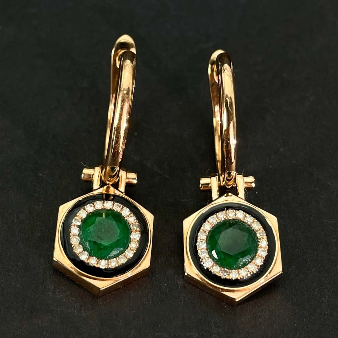 14k Gold 1.42 Ctw Vivid Green Natural Emerald & Diamond Earrings: Ref:230969062 // gold content:14k gold // main gemstone:emerald // shape:round // carat weight:1. 25ct // color:vivid green // treatment:natural // cut grade:g // // adjacent gemstone 2 : diamond