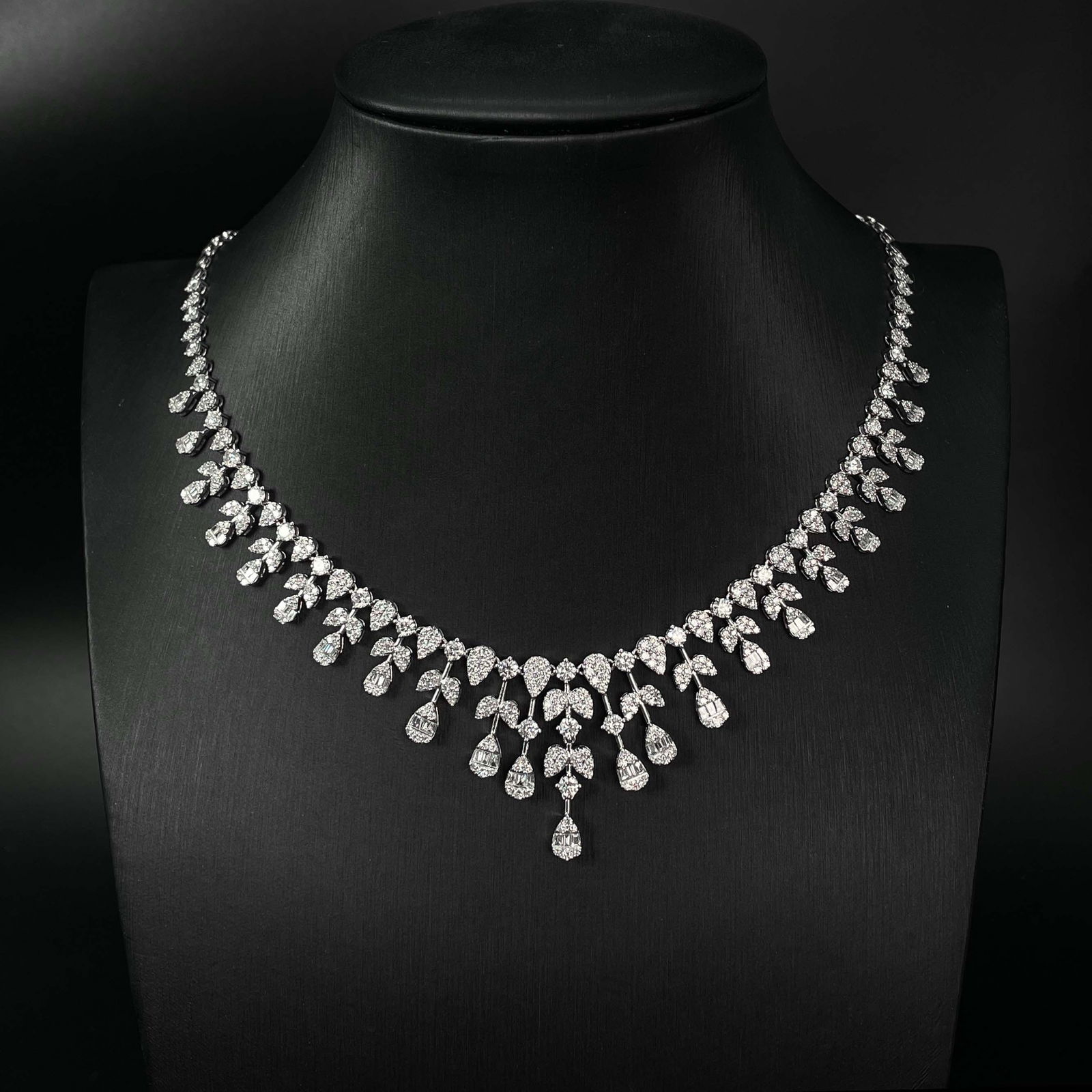 14k Gold 6.5 Ct Natural H Diamond Necklace: Ref:230969063 // gold content:14k gold // main gemstone:diamond // shape:multiply // carat weight:6. 5ct // clarity grade:vs-si // color:h // treatment:natural // Condition: NewLow Estimate: