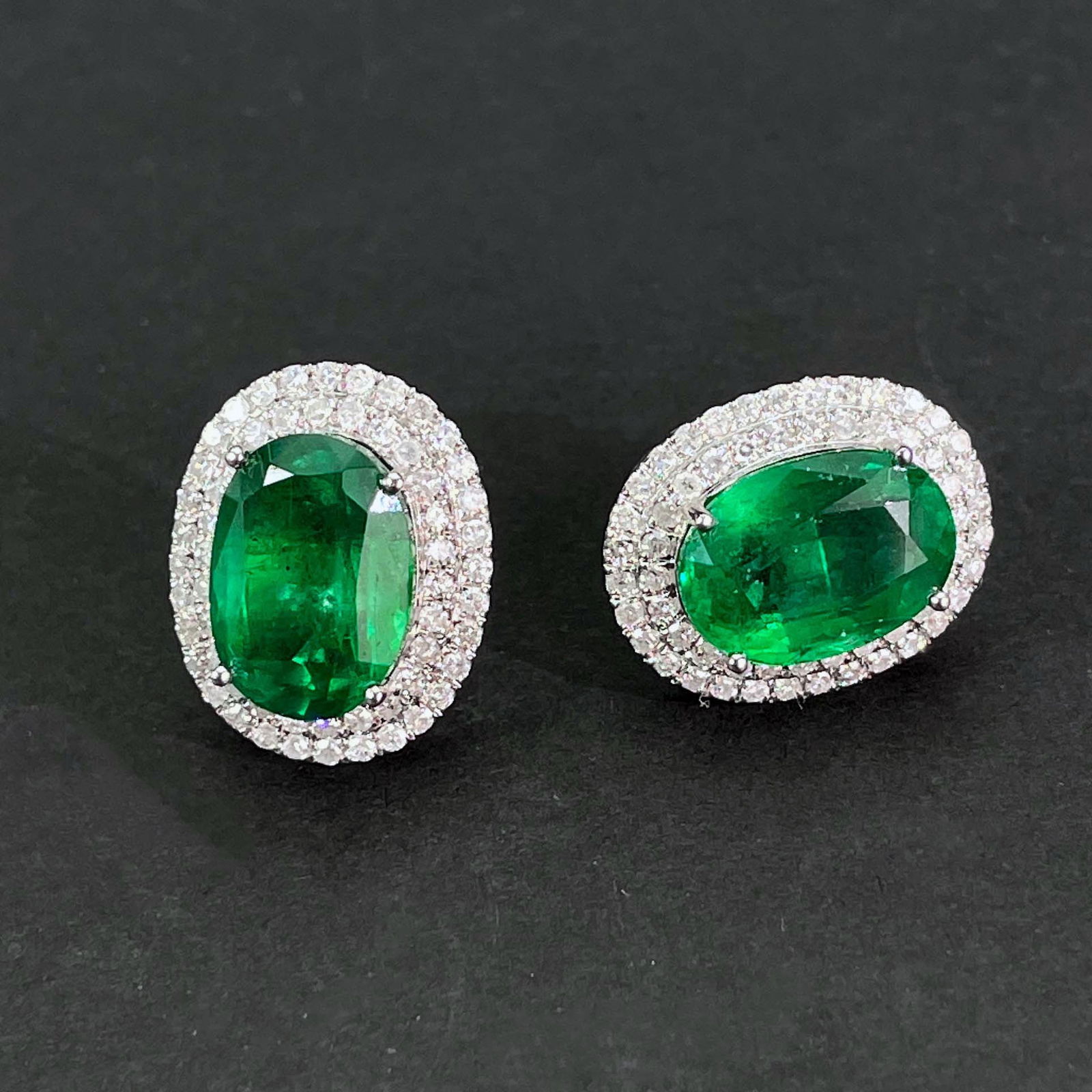 14k Gold 9.8 Ctw Vivid Green Natural Emerald & Diamond Earrings - 3