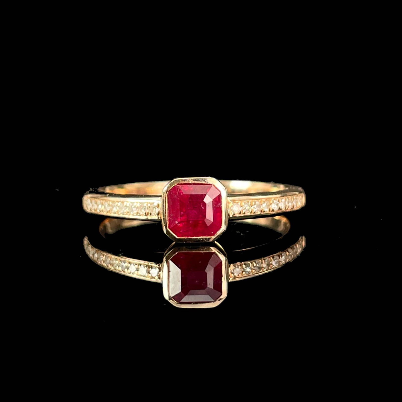 14k Gold 0.57 Ctw Natural Ruby & Diamond Ring: Ref:230969070 // gold content:14k gold // ring size:7. 25us // // main gemstone:ruby // shape:octagonal // carat weight:0. 49ct // color:red // treatment:natural // // adjacent gemstone 2 :