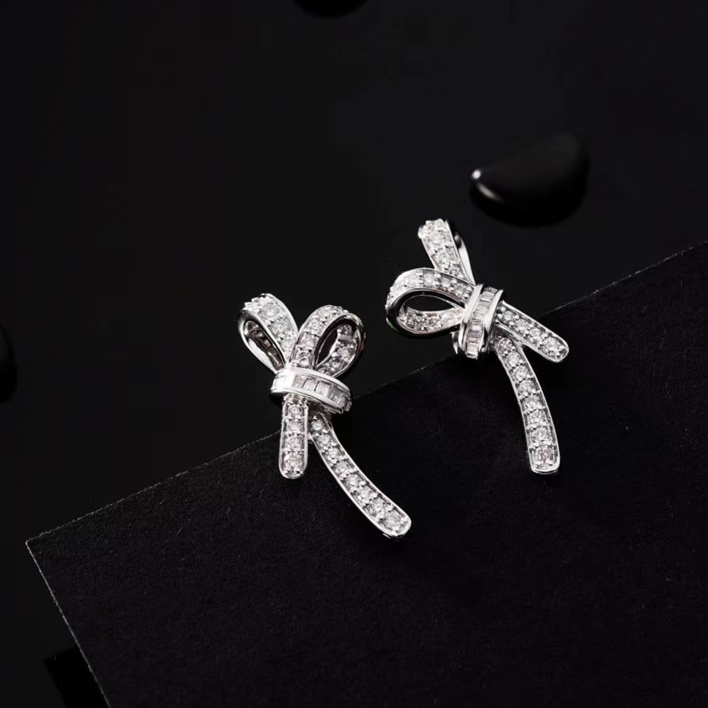 14k Gold 0.52 Ctw Natural H Diamond Earrings: Ref:230969079 // gold content:14k gold // main gemstone:diamond // shape:baguette // carat weight:0. 08ct // clarity grade:vs-si // color:h // treatment:natural // // adjacent gemstone 2 : diamond