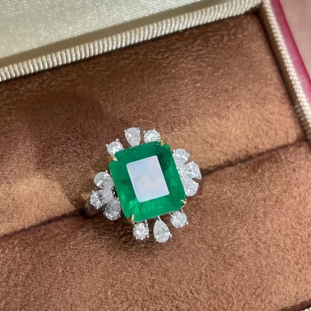 14k Gold 6.9 Ctw Natural Emerald & Diamond Ring: Ref:230969091 // gold content:14k gold // ring size:7. 25us // // main gemstone:emerald // shape:octagonal // carat weight:5. 9ct // color:green // treatment:natural // // adjacent gemstone 2 :