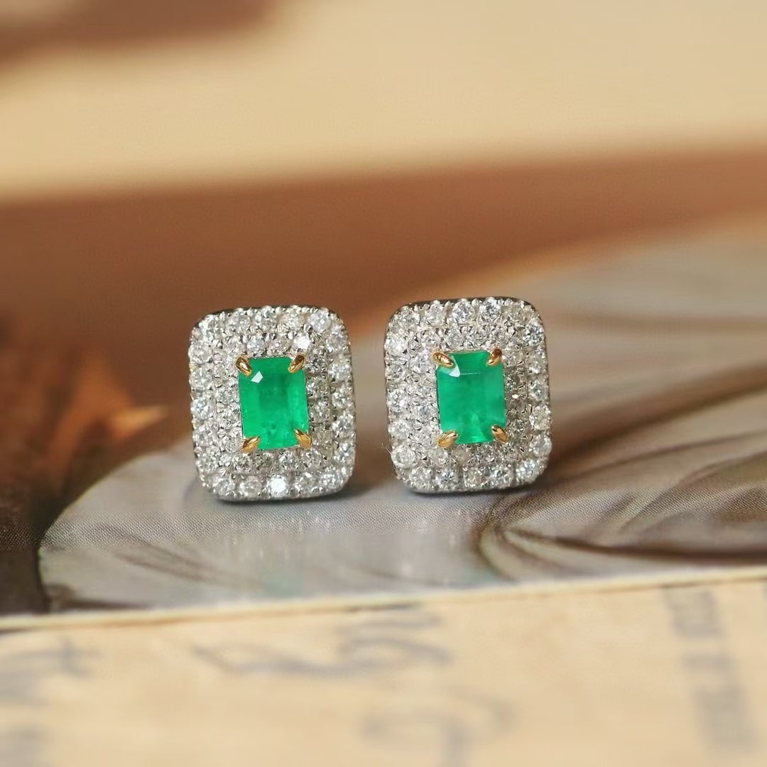 14k Gold 0.68 Ctw Natural Emerald & Diamond Earrings: Ref:230969092 // gold content:14k gold // main gemstone:emerald // shape:octagonal // carat weight:0. 35ct // color:green // treatment:natural // // adjacent gemstone 2 : diamond // shape:round //