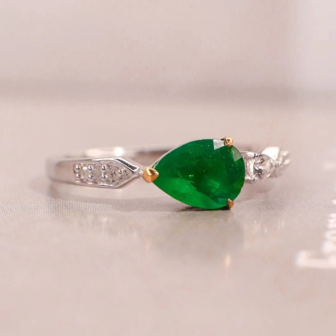14k Gold 1.00 Ctw Vivid Green Natural Emerald & Diamond Ring: Ref:230969098 // gold content:14k gold // ring size:7. 25us // // main gemstone:emerald // shape:pear // carat weight:0. 9ct // color:vivid green // treatment:natural // // adjacent gemstone 2 :